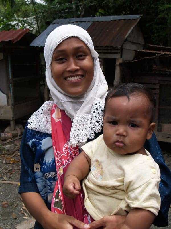 Photo of a mom holding a toddler in Indonesia